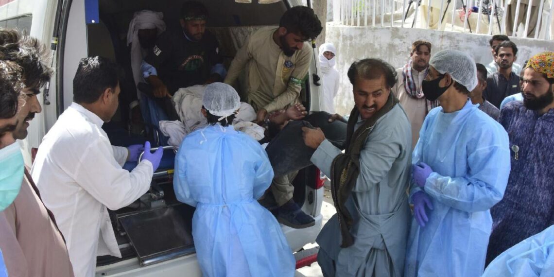 പാകിസ്ഥാനിൽ യാത്രാ വാഹനവ്യൂഹനത്തിന് നേരെ ആക്രമണം; 50 പേർ കൊല്ലപ്പെട്ടു