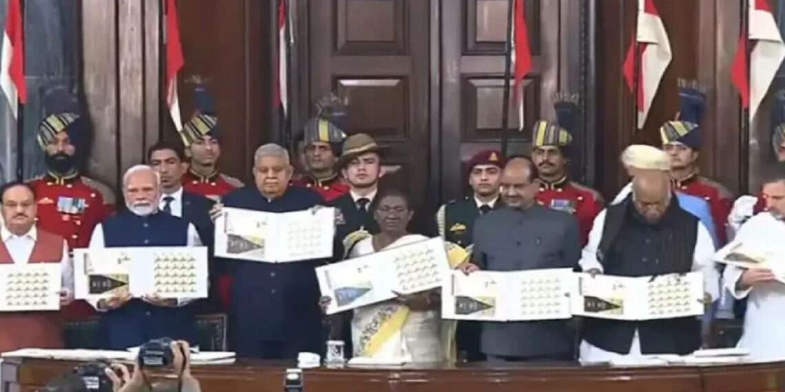 ഭരണഘടനയുടെ 75-ാം വാർഷികാഘോഷം; 75 രൂപയുടെ നാണയവും, സ്റ്റാമ്പും പുറത്തിറക്കി രാഷ്ട്രപതി