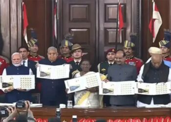 ഭരണഘടനയുടെ 75-ാം വാർഷികാഘോഷം; 75 രൂപയുടെ നാണയവും, സ്റ്റാമ്പും പുറത്തിറക്കി രാഷ്ട്രപതി