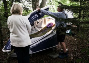 ആത്മഹത്യ പോഡ് ഉപയോഗിച്ച് ആദ്യ ആത്മഹത്യ; കഴുത്ത് ഞെരിച്ച നിലയിൽ സ്ത്രീയുടെ മൃതദേഹം