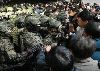 പട്ടാളനിയമം പ്രഖ്യാപിച്ച് ആറു മണിക്കൂറിനകം പിൻവലിച്ച് ദക്ഷിണ കൊറിയ