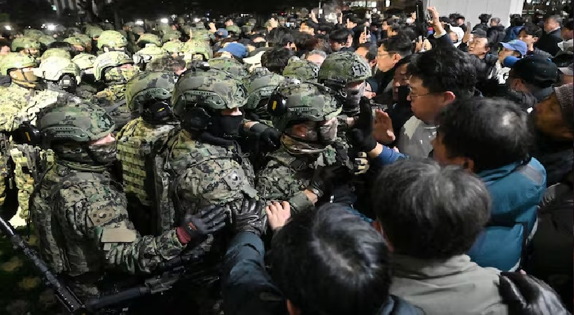 പട്ടാളനിയമം പ്രഖ്യാപിച്ച് ആറു മണിക്കൂറിനകം പിൻവലിച്ച് ദക്ഷിണ കൊറിയ