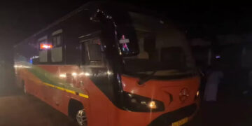 കോഴിക്കോട് വടകരയിൽ നിര്‍ത്തിയിട്ട കാരവാനിൽ  രണ്ട് മൃതദേഹങ്ങൾ