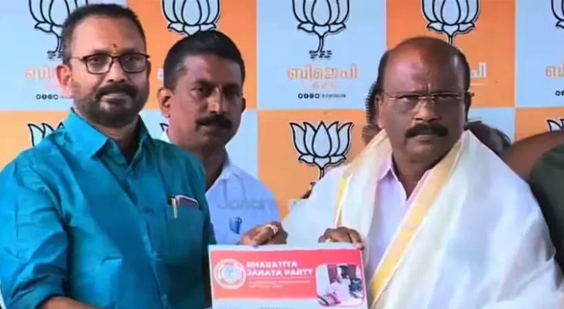 ബിജെപി അംഗത്വം സ്വീകരിച്ച് മധു മുല്ലശ്ശേരി