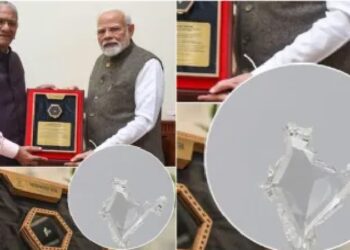 വജ്ജ്രത്തിൽ തീർത്ത ഇന്ത്യൻ ഭൂപടം; പ്രധാനമന്ത്രിക്ക് ‘നവഭാരത് രത്‌ന’ സമ്മാനിച്ച് ഗോവിന്ദ് ധോലാകിയ