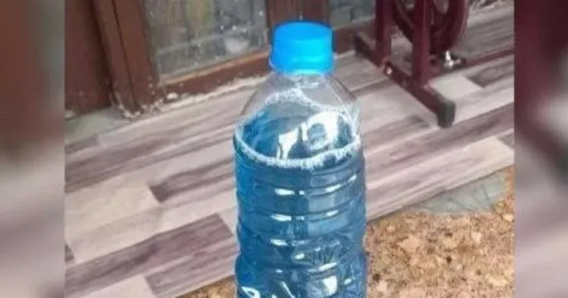 മണ്ണെണ്ണയ്ക്ക് സമാനമായ നീല നിറത്തിൽ കുടിവെള്ളം; പരിഭ്രാന്തിയിലായി നാട്ടുകാർ- കാരണം ഇതാണ്